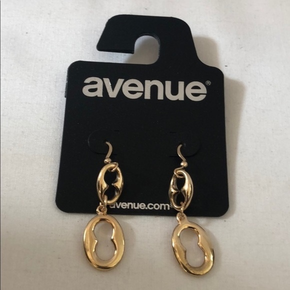 LAST ONE AVAILABLE!! New Gold Chain Drop Earrings - Picture 2 of 8